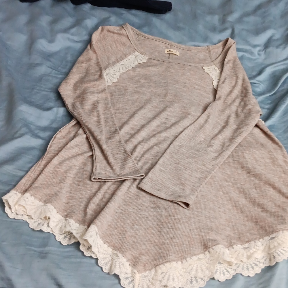 Hollister top